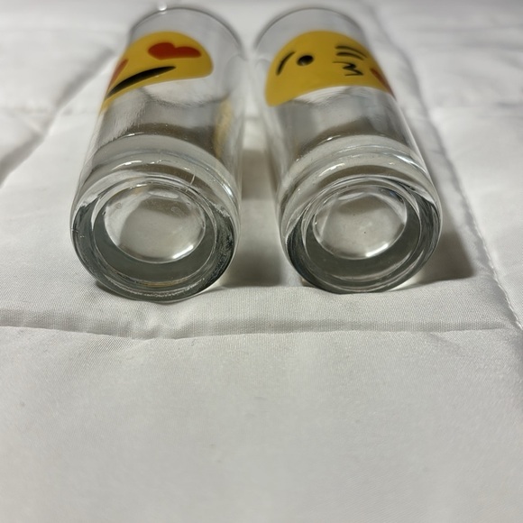 Kiss and Heart Eye Valentine Shooter Shot
Glasses - Picture 4 of 5